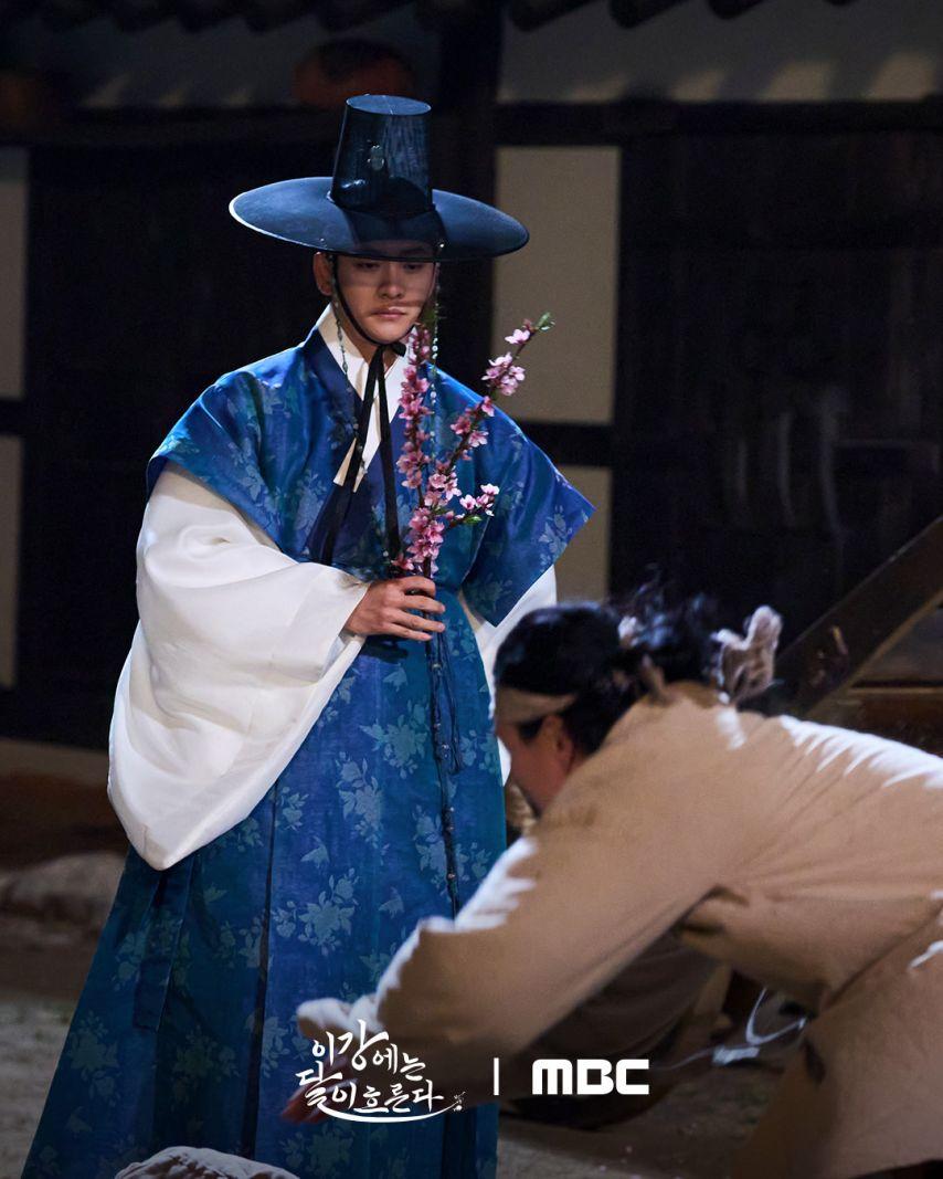 김세정 강태오 이강에는달이흐른다/ 김세정 롱샴2