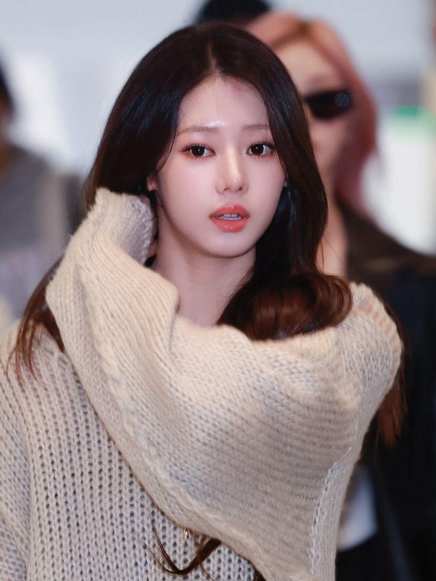 BABYMONSTER (베이비몬스터) 로라1