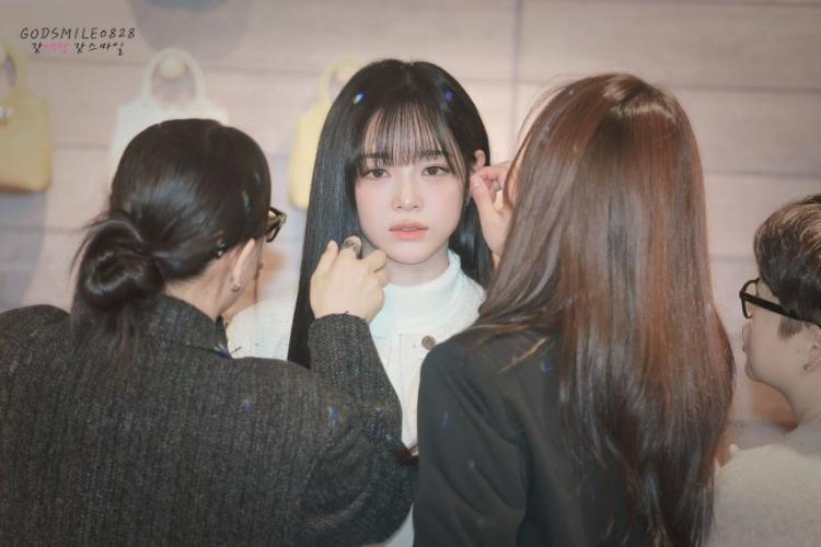 김세정 251111 롱샴/ 김세정 강태오2