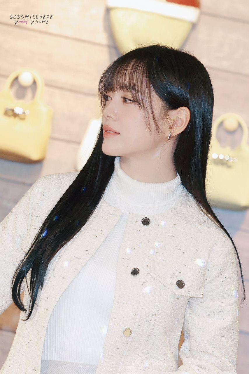 김세정 251111 롱샴/ 김세정 강태오3
