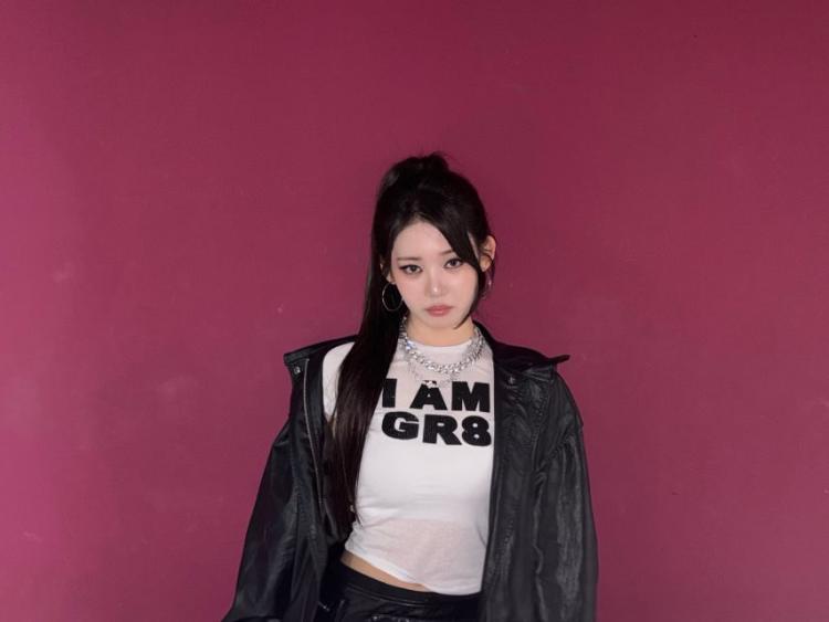 베이비몬스터 로라1