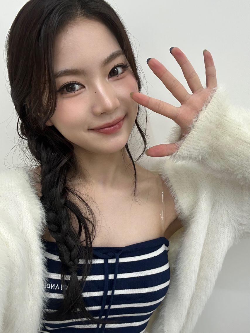 스테이씨 윤, 아이사4