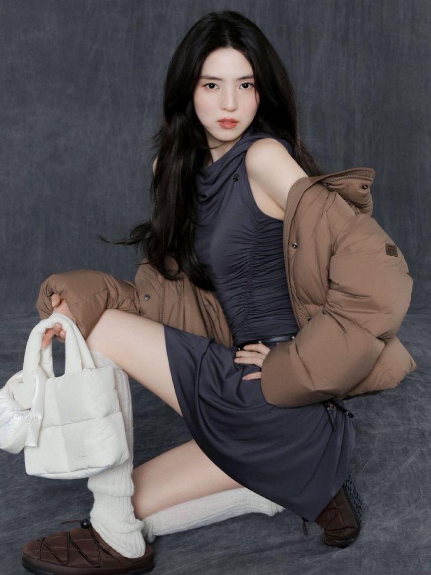 배우 한소희, FILA 플로우 다운 화보.JPG0