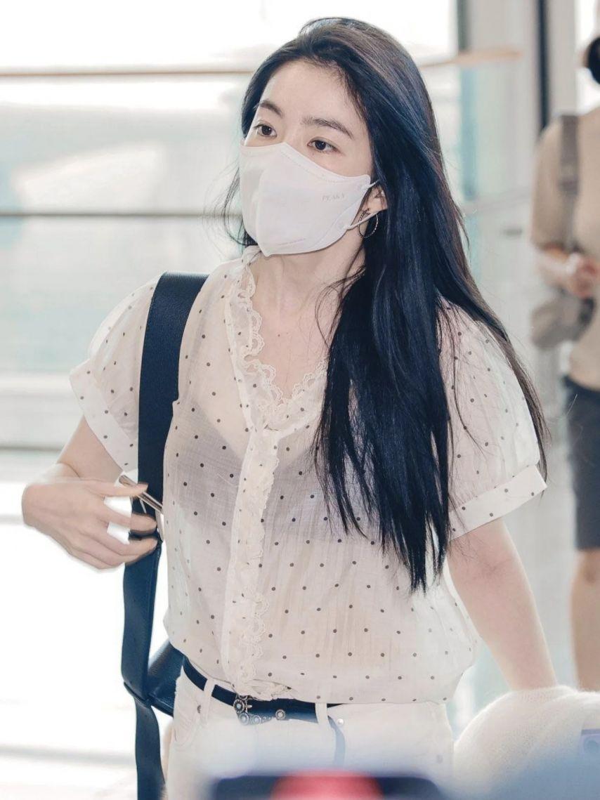 브라 비치는 시스루 공항패션 레드벨벳 아이린1