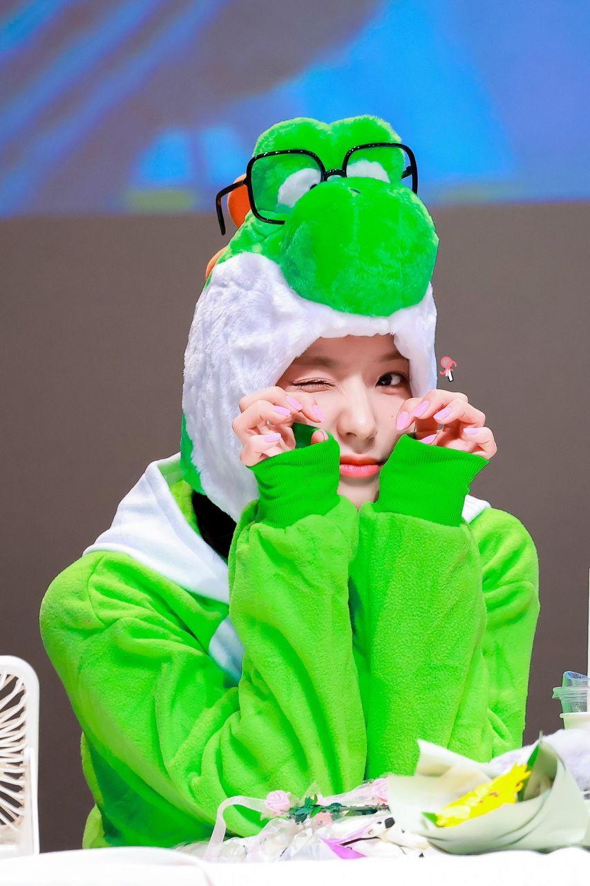 프로미스나인 전 멤버 이새롬6