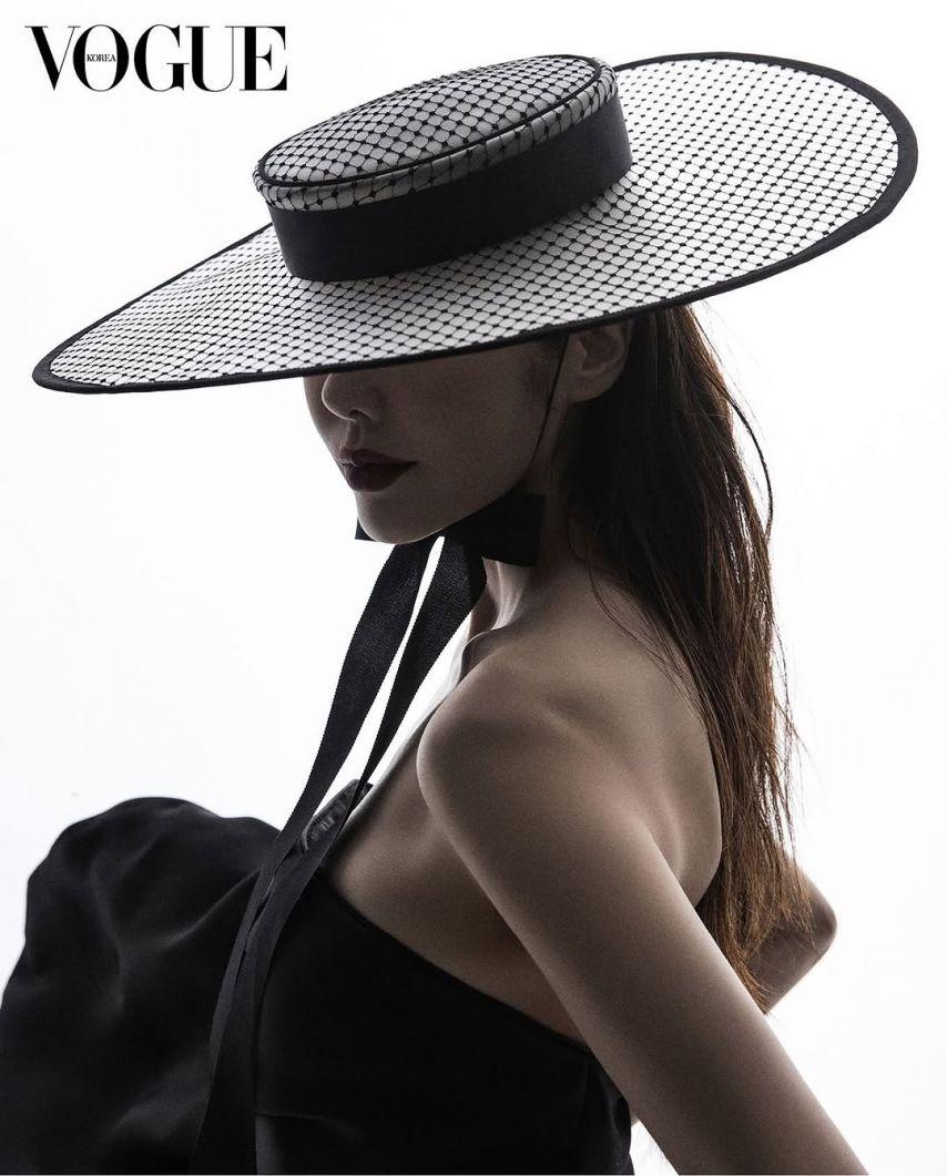 오늘자 배우 고현정 인스타그램(잡지 VOGUE 화보).JPG8