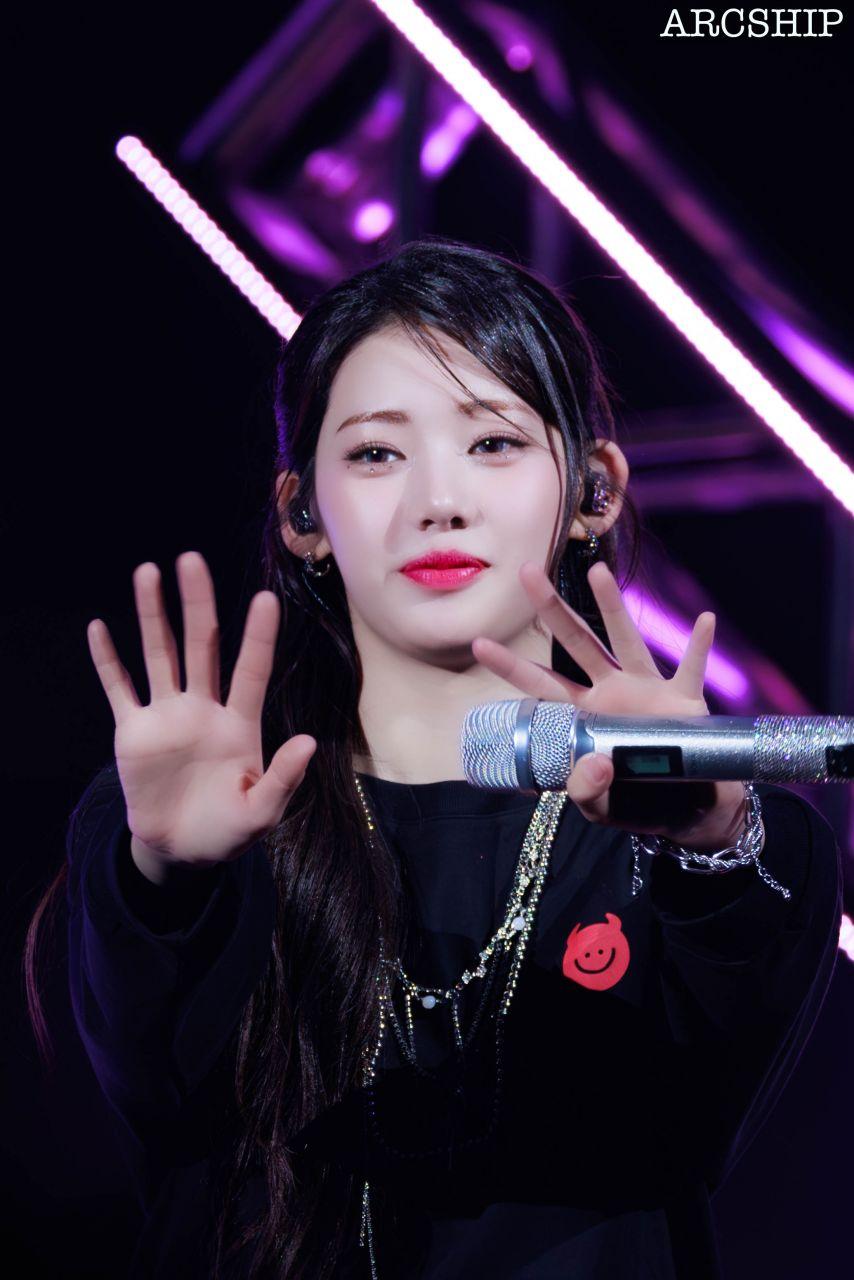 베이비몬스터 로라4