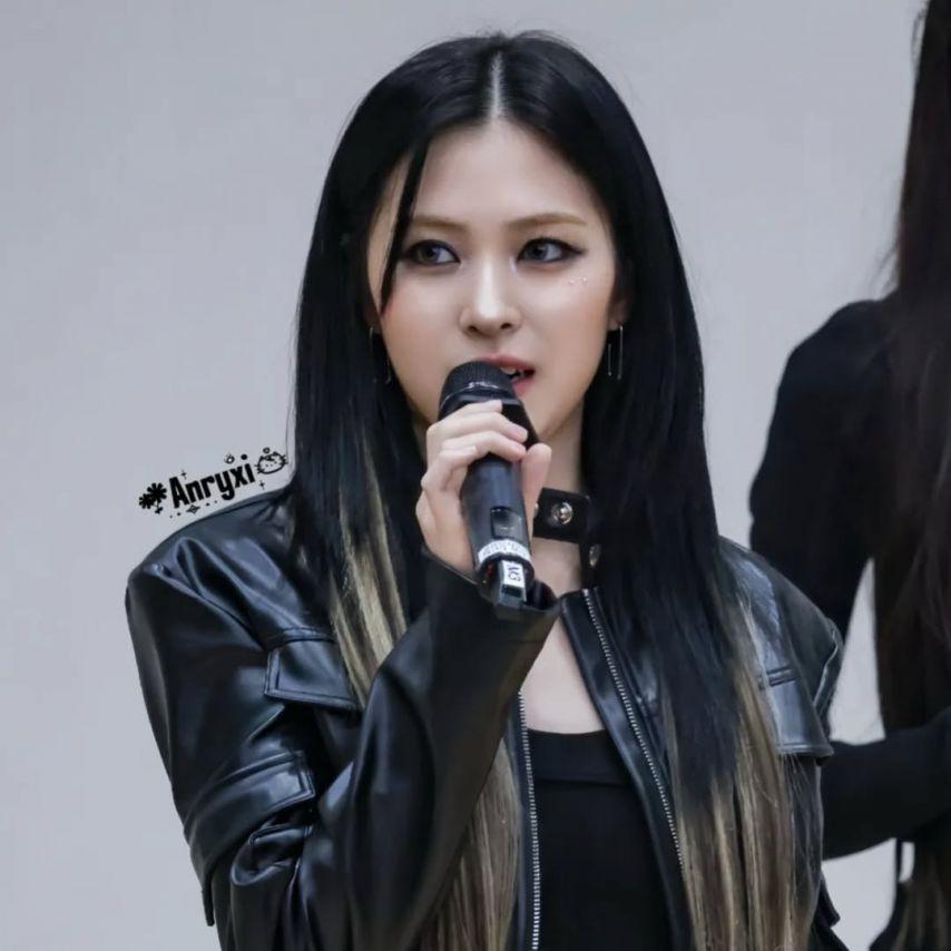 ITZY (있지) 류진2