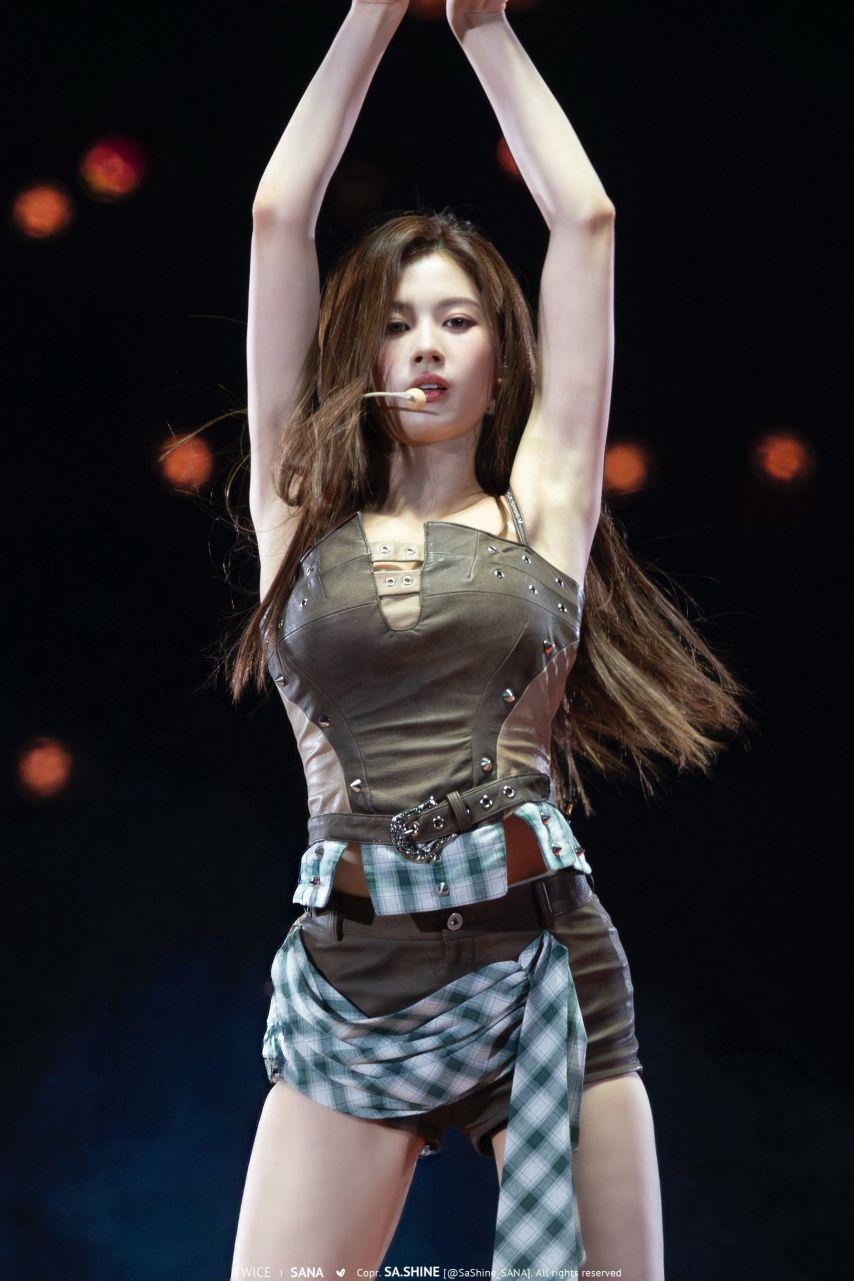 사나 TWICE트와이스 251123/ 2511212