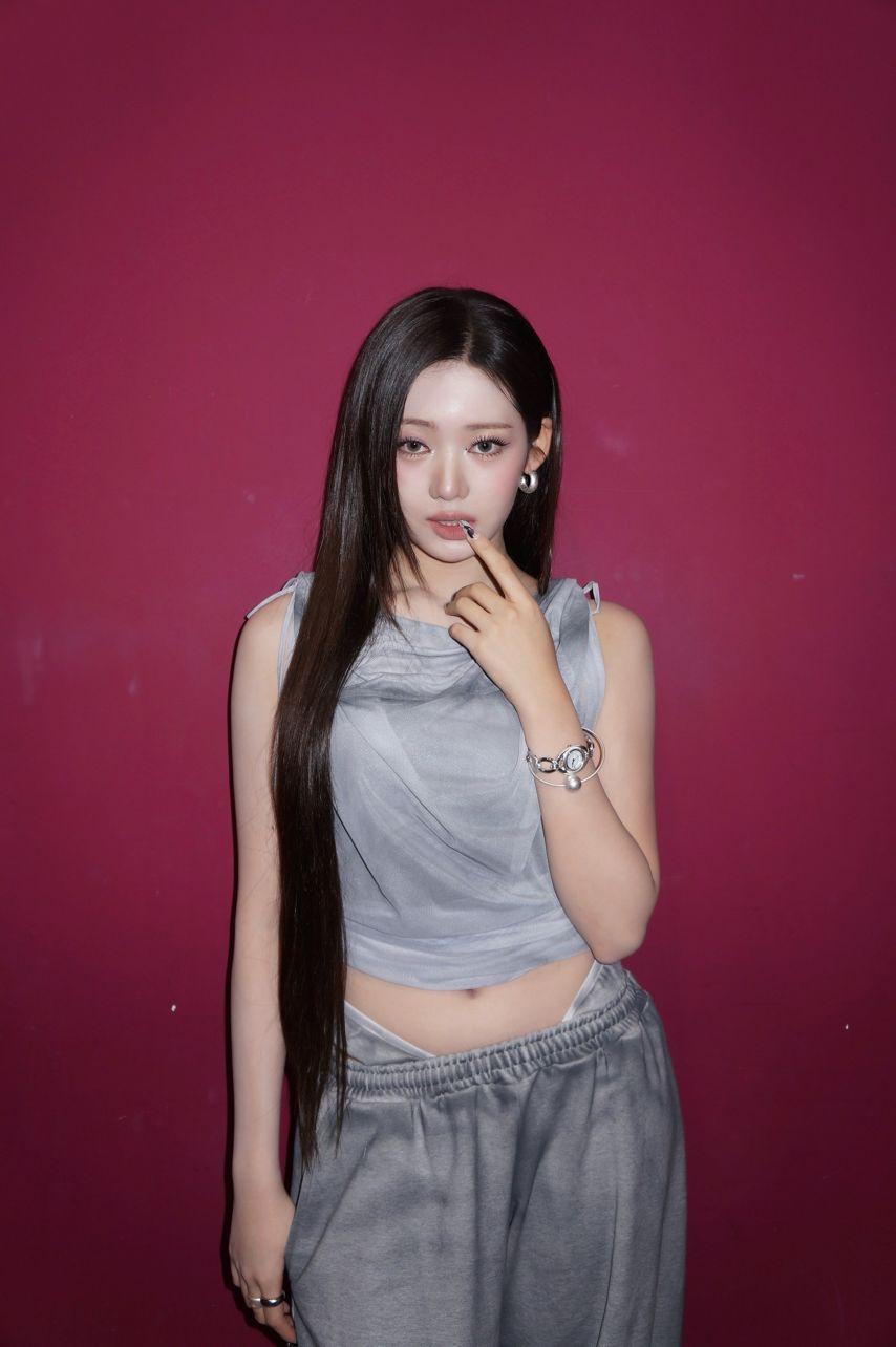 베이비몬스터 로라1