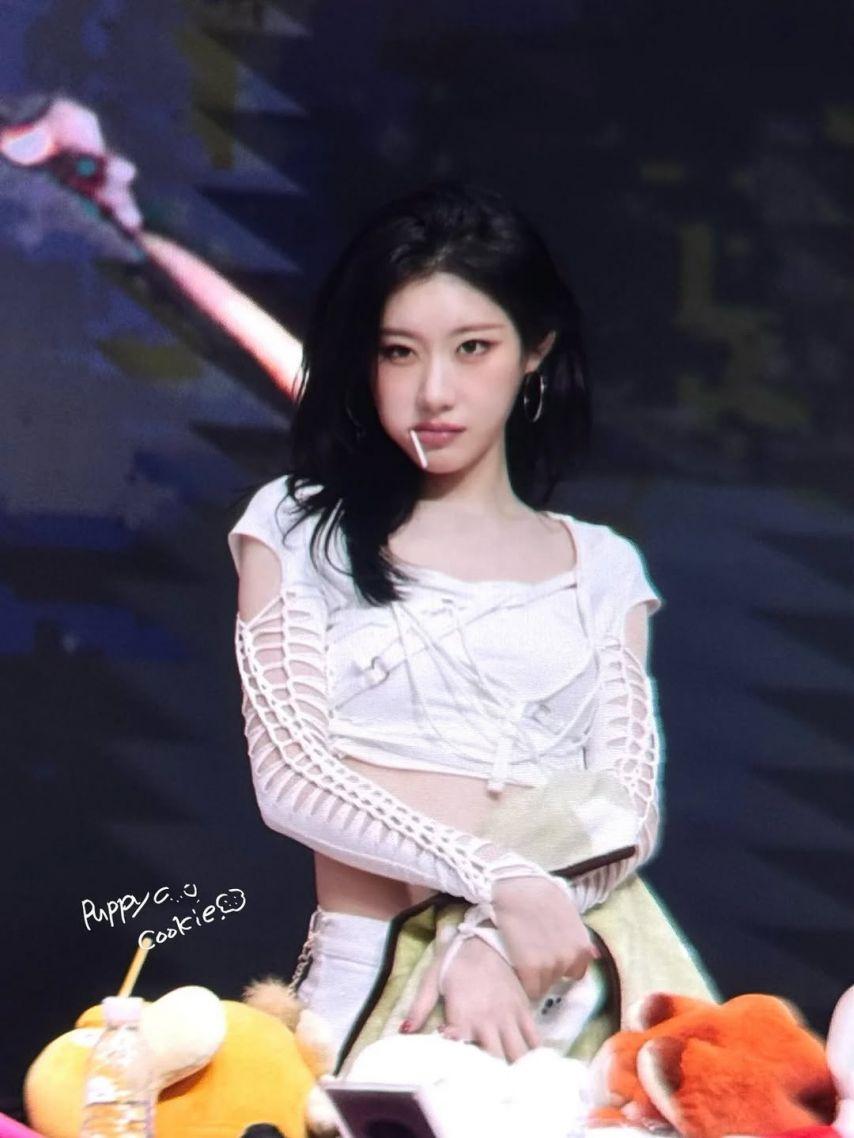 ITZY (있지) 채령4