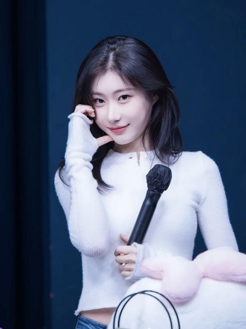 ITZY (있지) 채령10