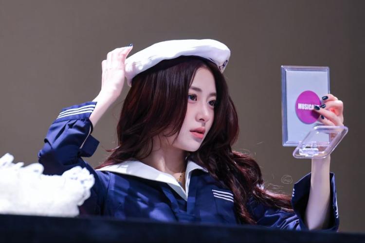 르세라핌 허윤진0