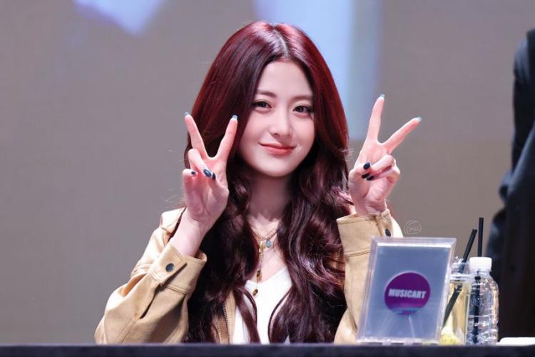 르세라핌 허윤진6