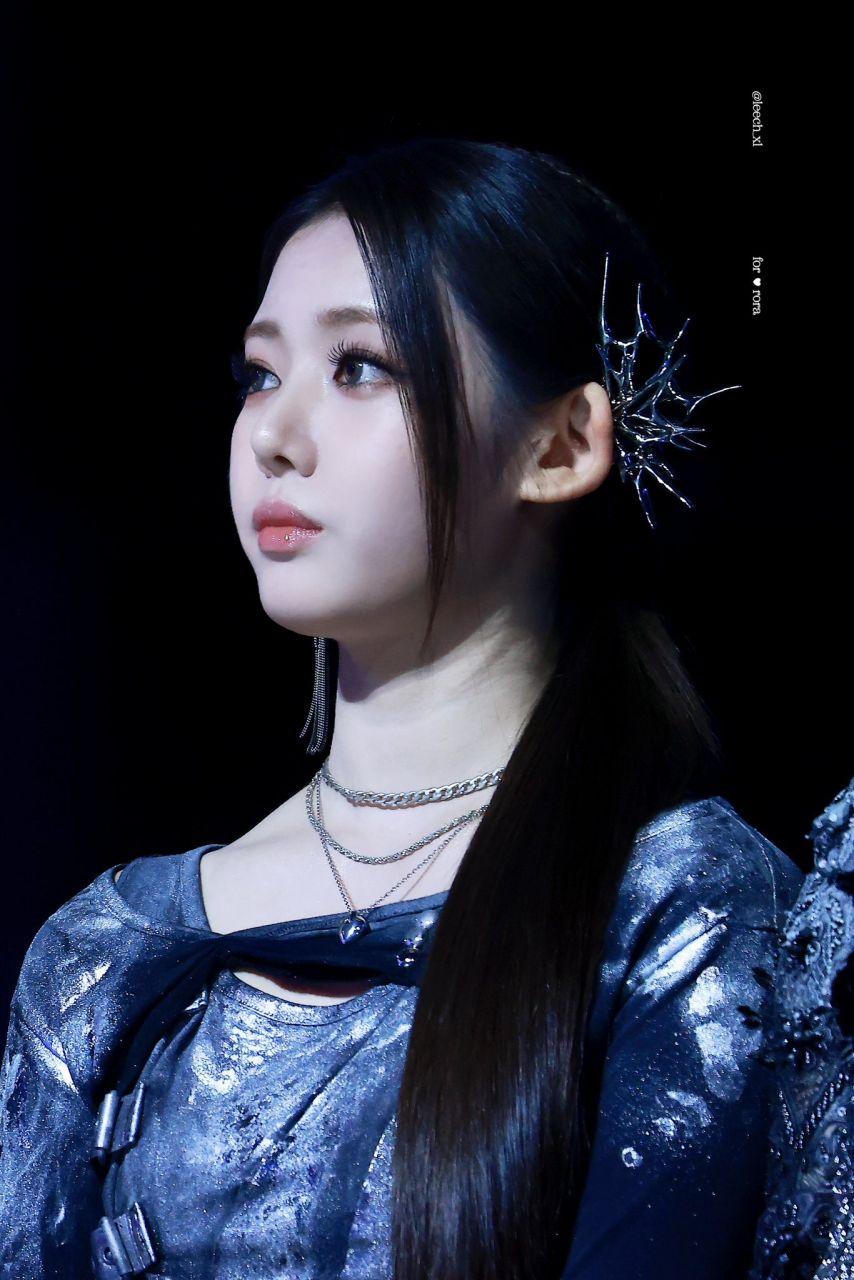 베이비몬스터 로라1