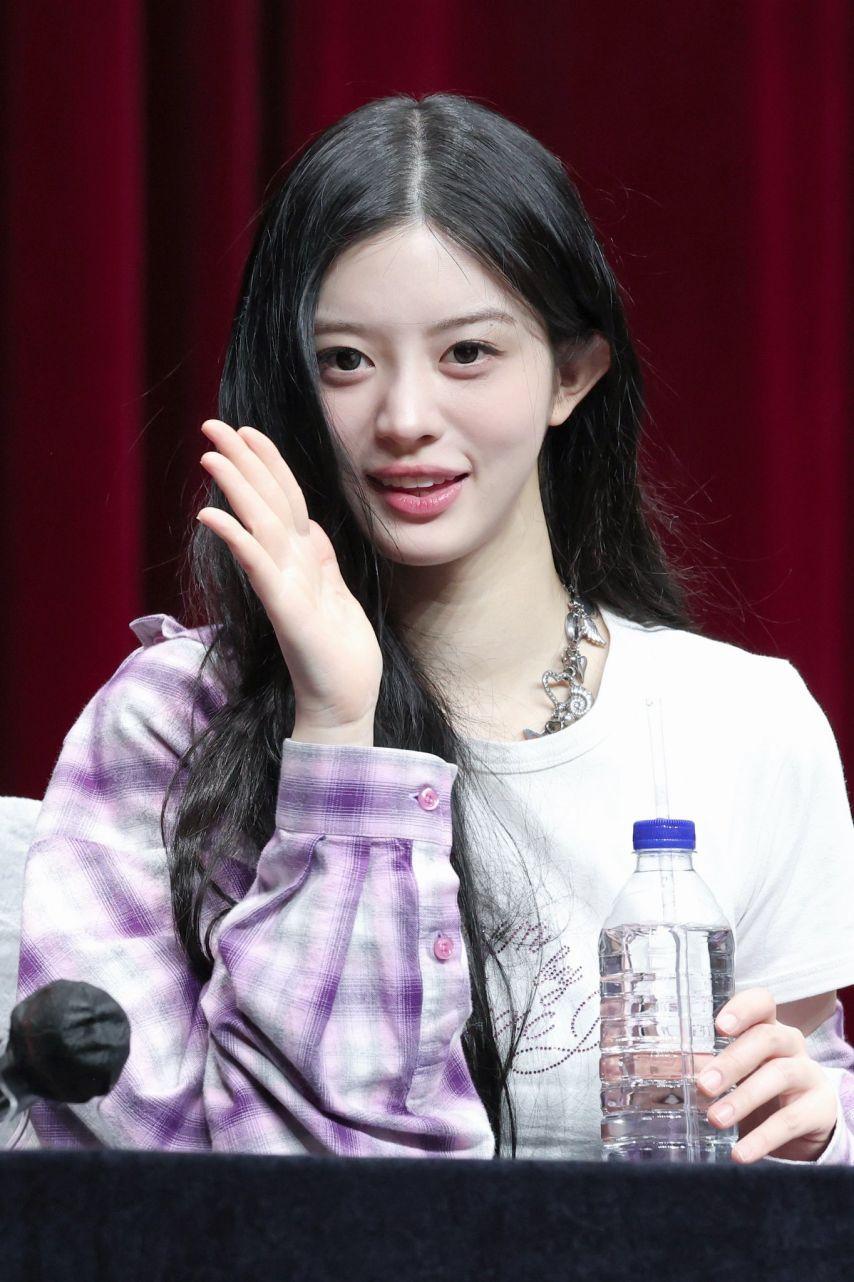 아일릿 민주 (with 윤아)2