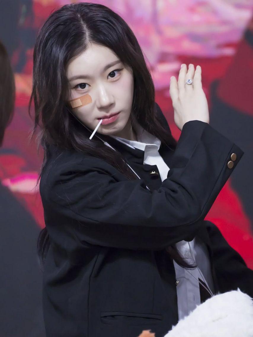 ITZY (있지) 채령9