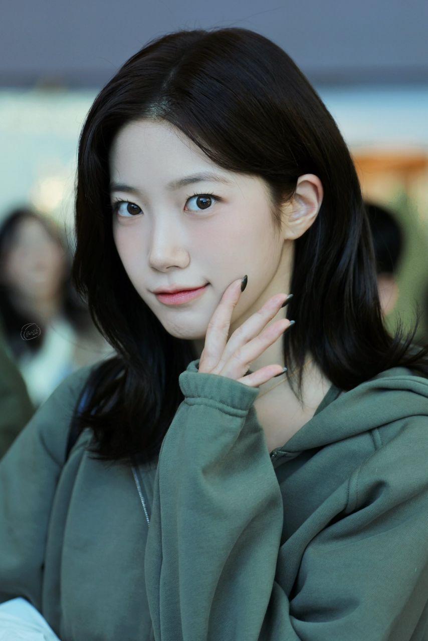 출국하는 카즈하 허윤진 (르세라핌)0