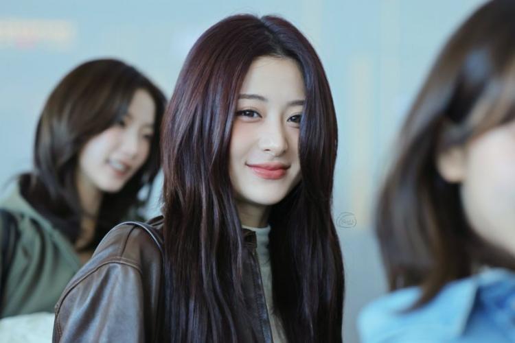 출국하는 카즈하 허윤진 (르세라핌)3