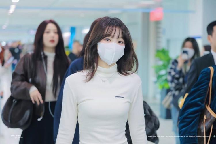 LE SSERAFIM (르세라핌) 김채원17