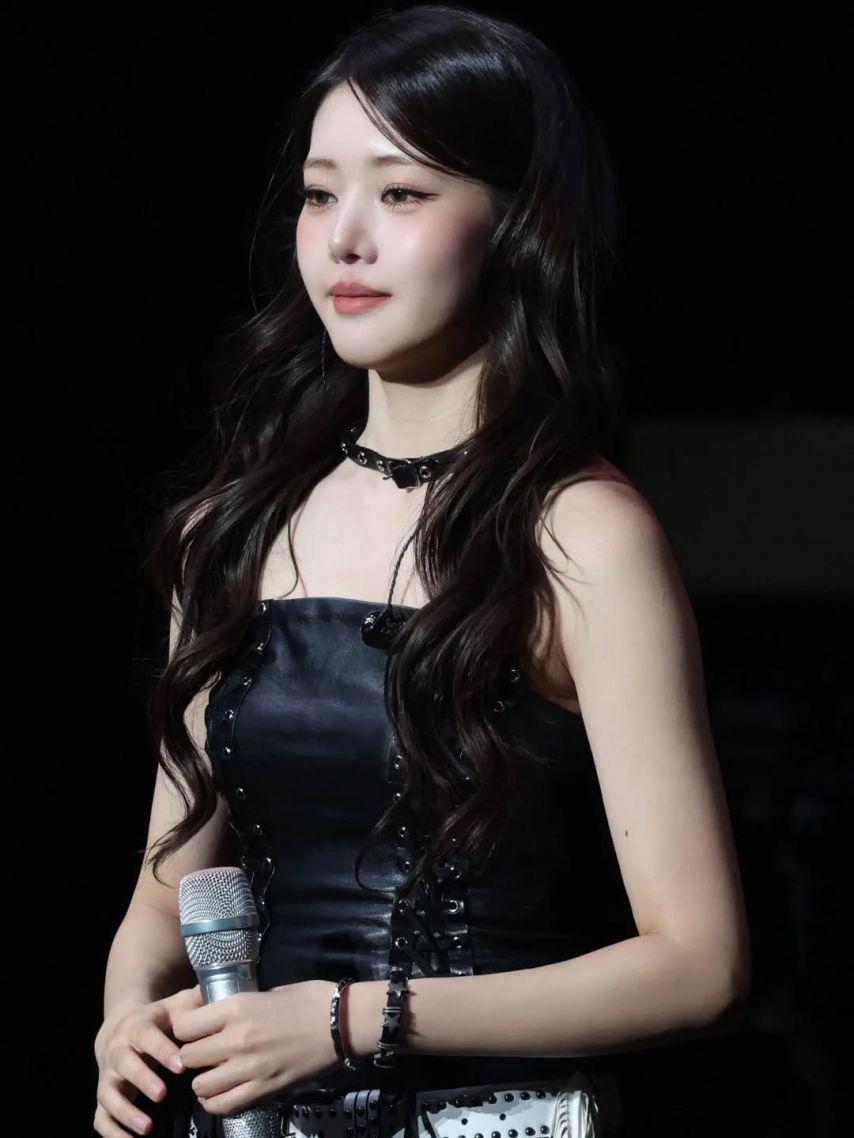 BABYMONSTER (베이비몬스터) 로라0