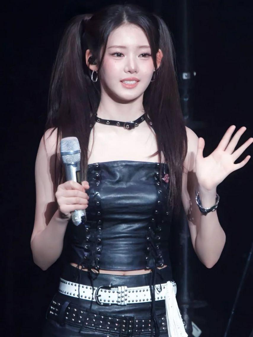 BABYMONSTER (베이비몬스터) 로라1