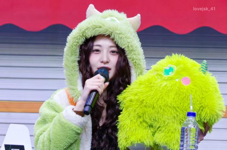 르세라핌 허윤진2