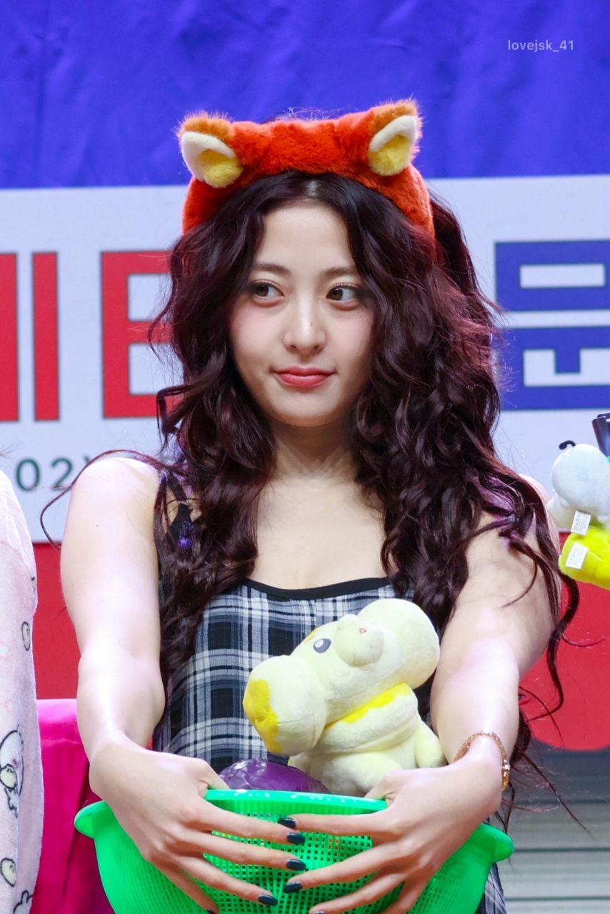 르세라핌 허윤진4