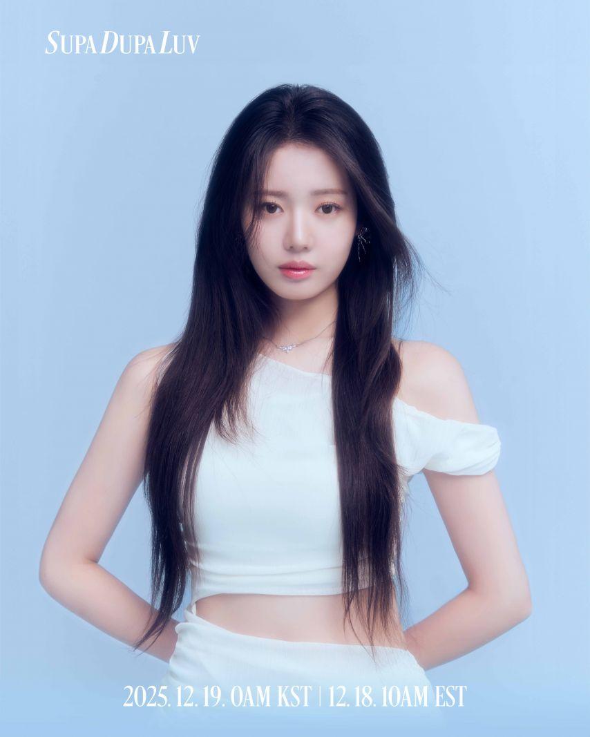 [WE GO UP] ‘SUPA DUPA LUV’ VISUAL PHOTO 로라, 아현0