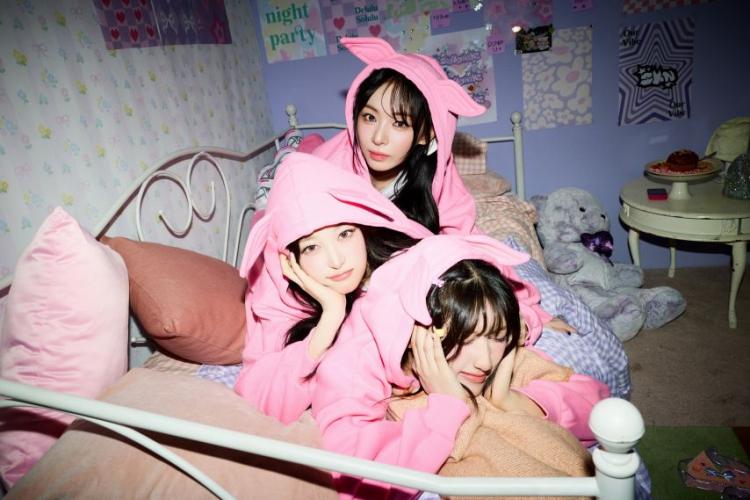 #SAYMYNAME 3RD EP ALBUM [&Our Vibe] Sweat Set: #Party2