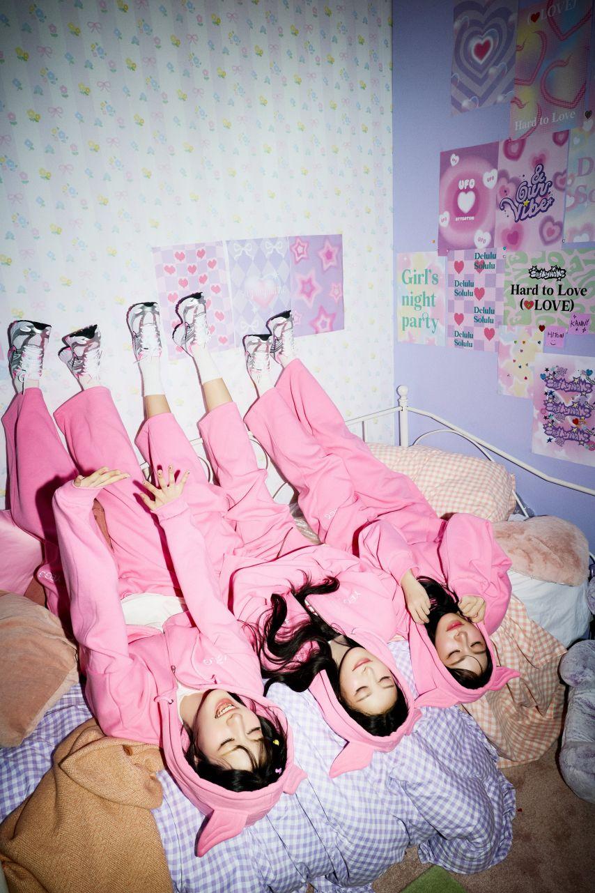 #SAYMYNAME 3RD EP ALBUM [&Our Vibe] Sweat Set: #Party3