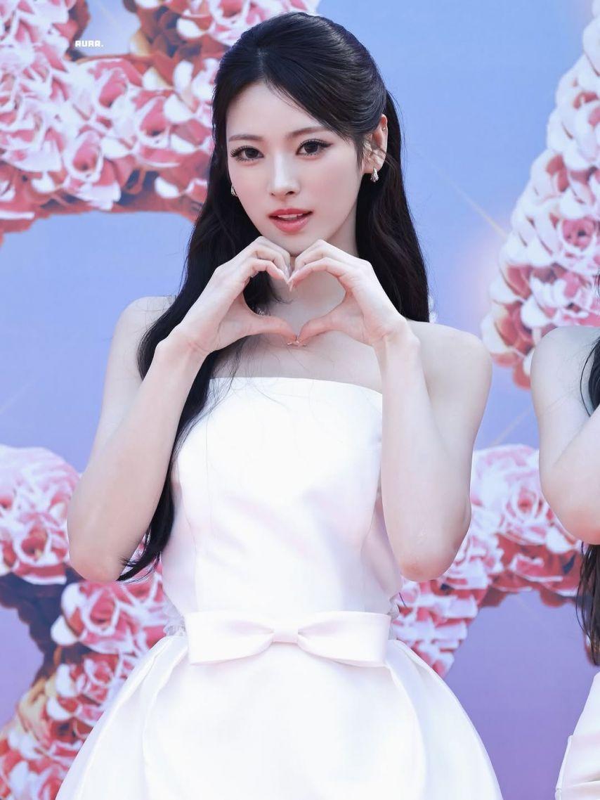 MEOVV (미야오) 안나1