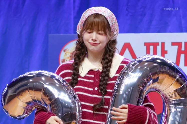 르세라핌 홍은채3