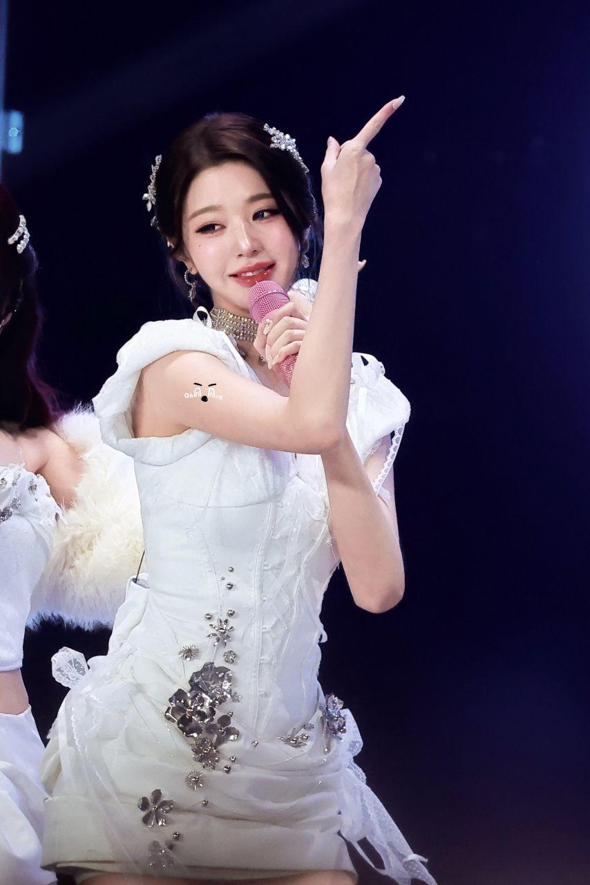 아이브 장원영 안유진4