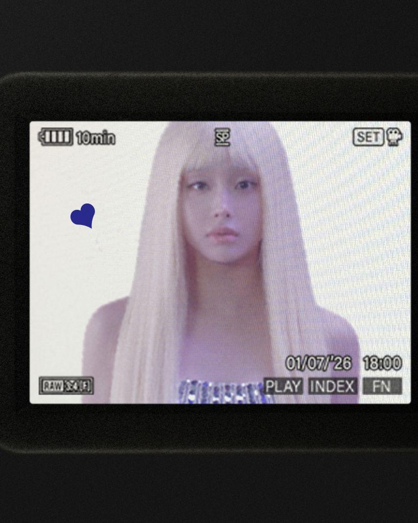 츄 CHUU The First Album [XO, My Cyberlove]0