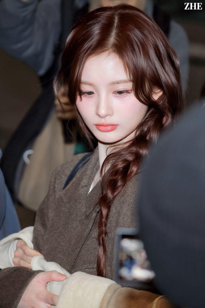 설윤 NMIXX엔믹스 251220/ 2512214