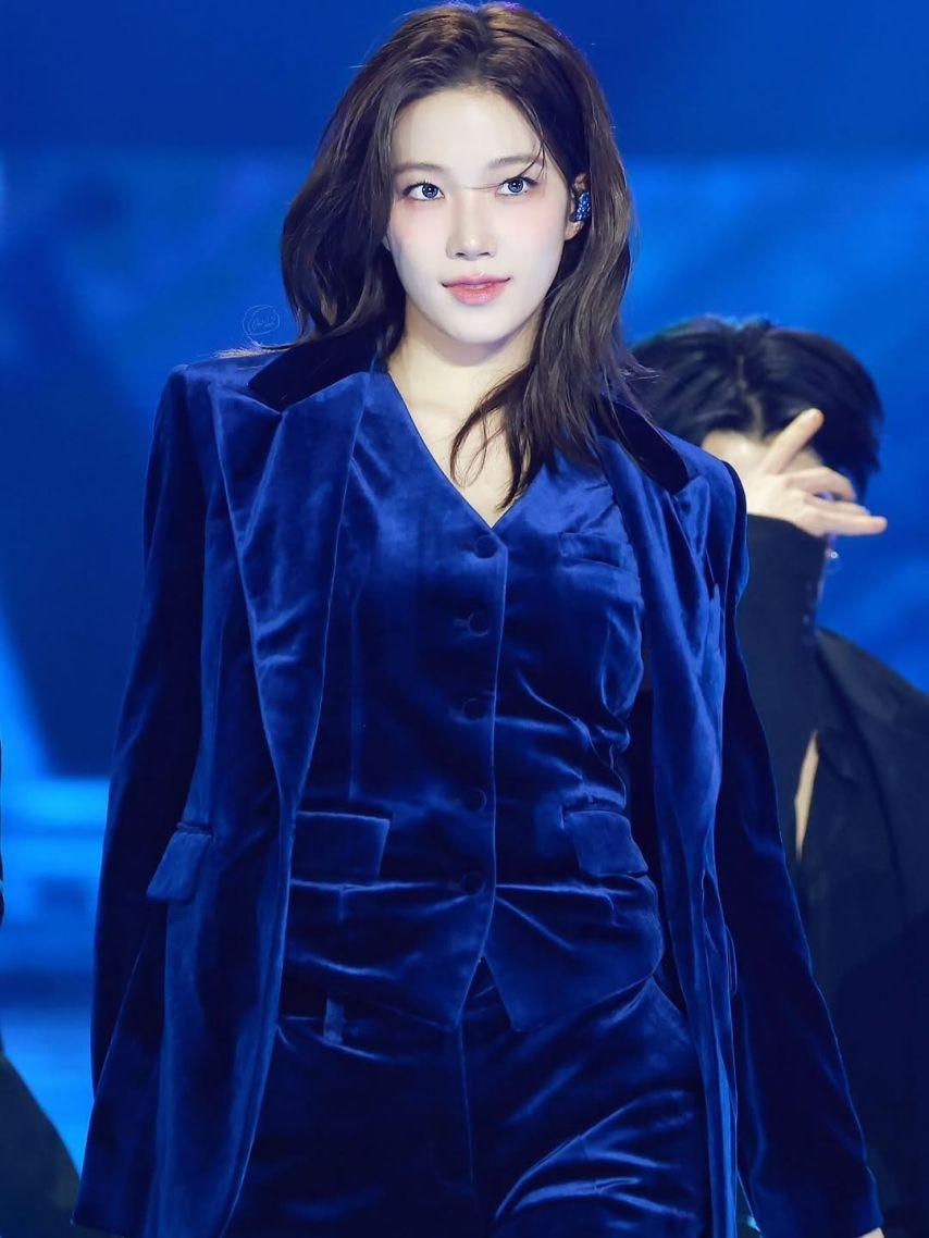 LE SSERAFIM (르세라핌) 카즈하1