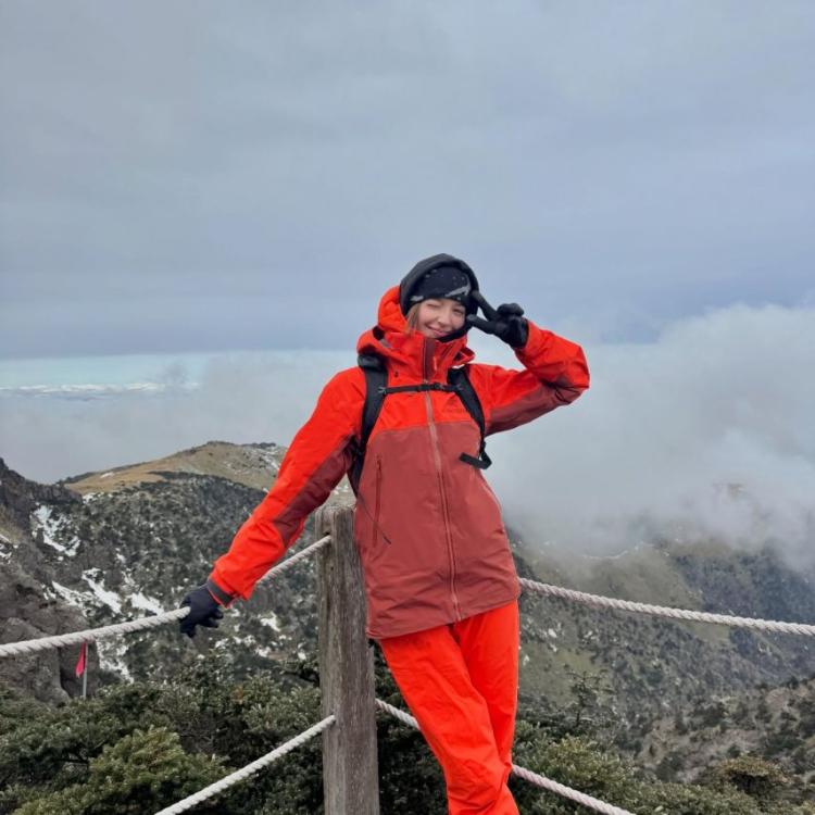 안젤리나 다닐로바 인별 한라산1