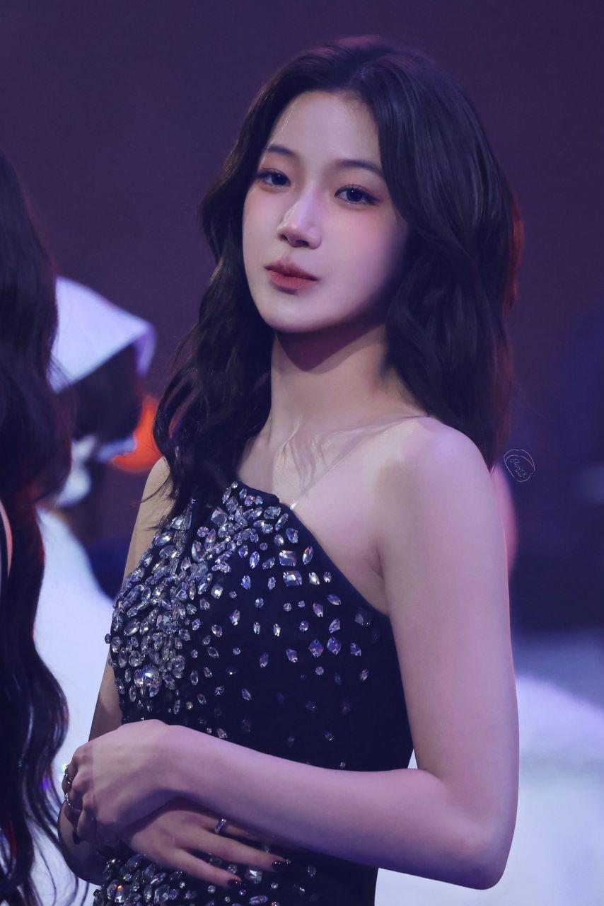 르세라핌 카즈하9