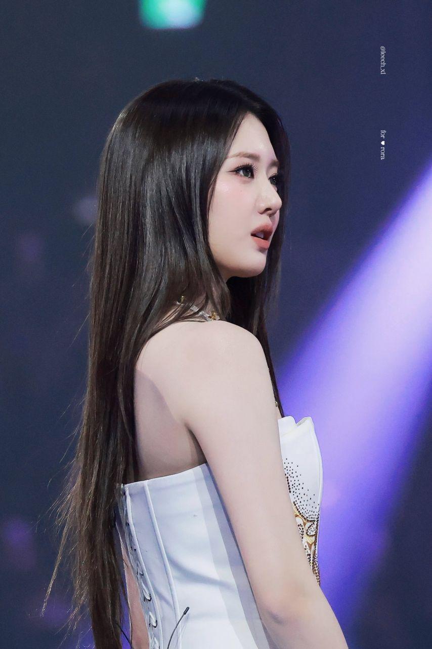 베이비몬스터 로라10