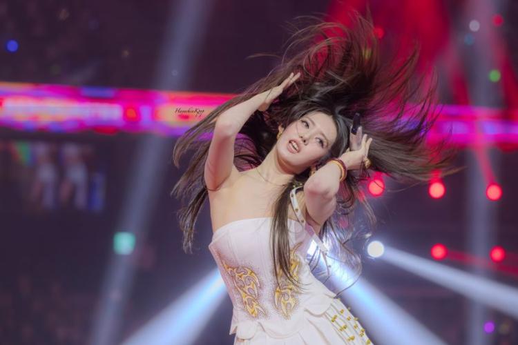 베이비몬스터 로라5