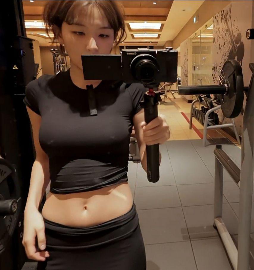 레드벨벳 슬기 복근 레깅스핏2