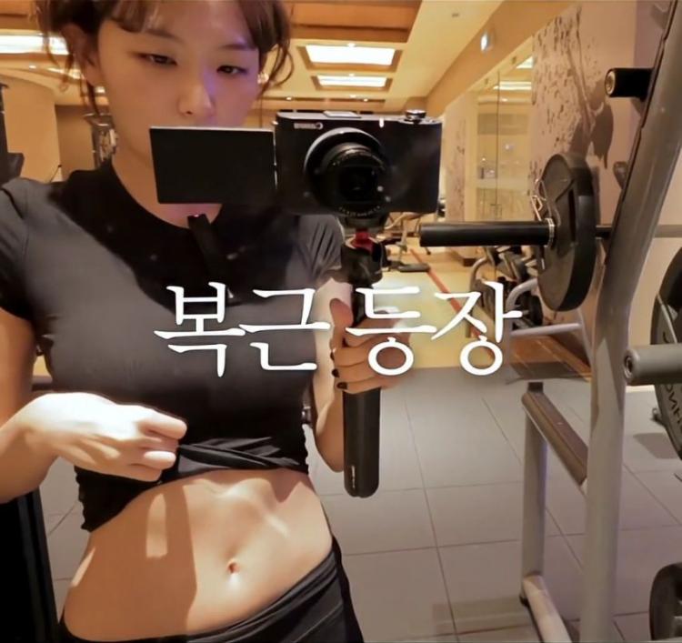 레드벨벳 슬기 복근 레깅스핏4