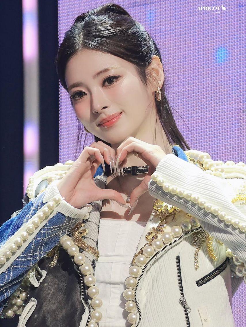 MEOVV (미야오) 안나1