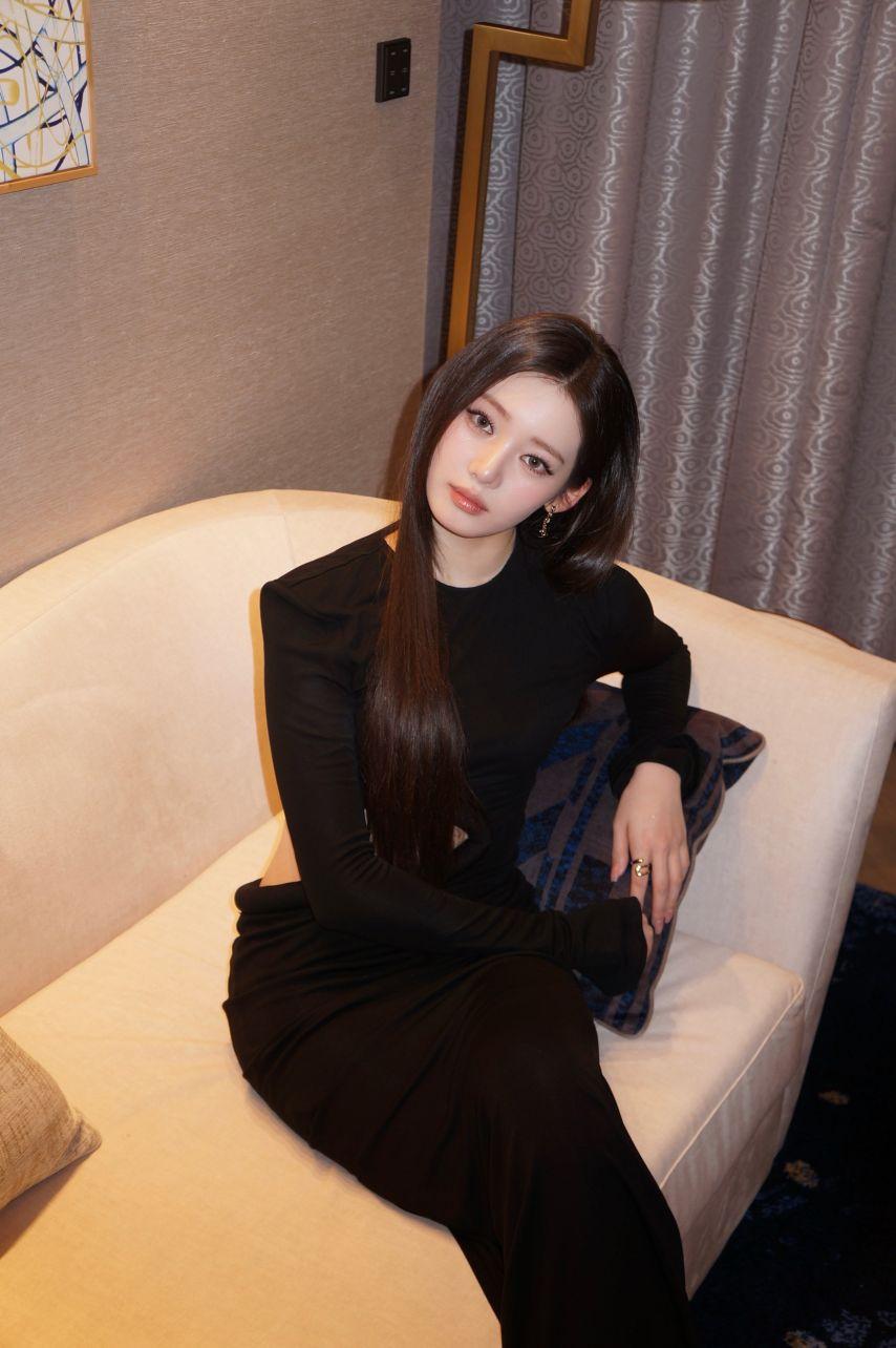 베이비몬스터 로라1