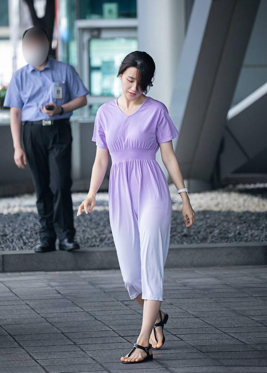 바람때문에 살짝 민망해진 박하선2