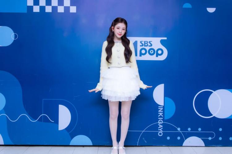 베이비돈크라이 이현 착장인가0