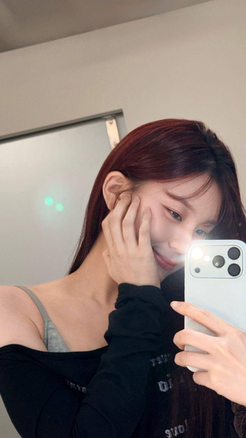 엄지 VIVIZ비비지 인별10