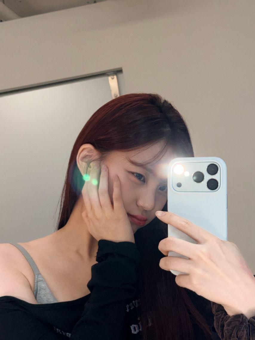 엄지 VIVIZ비비지 인별1