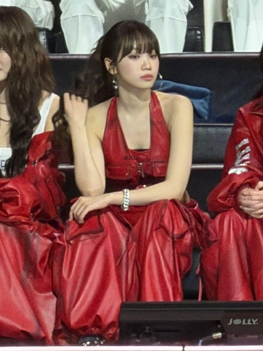 LE SSERAFIM (르세라핌) 김채원1